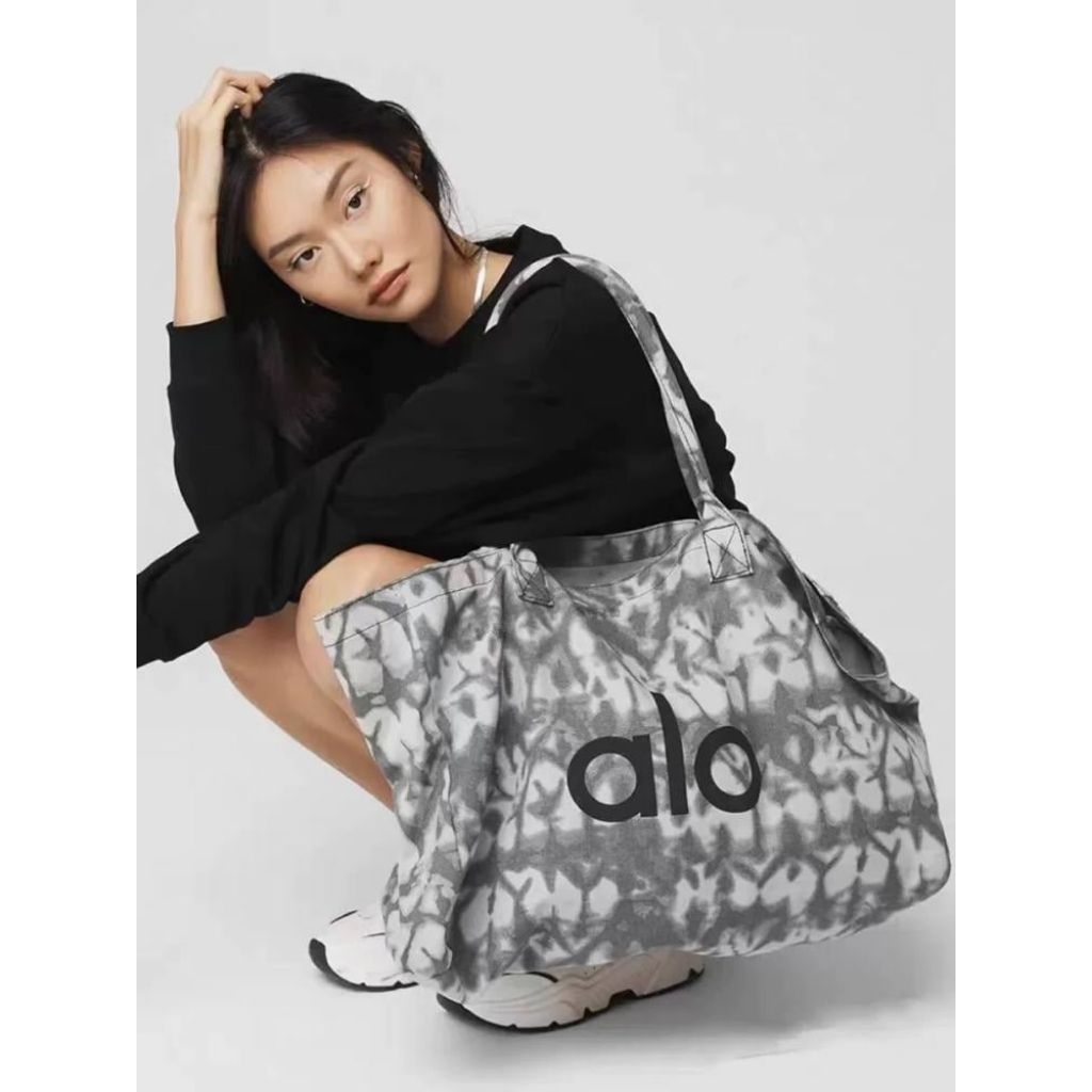 Alo Yoga Iconic Shopper Tote Bag grey tie dye