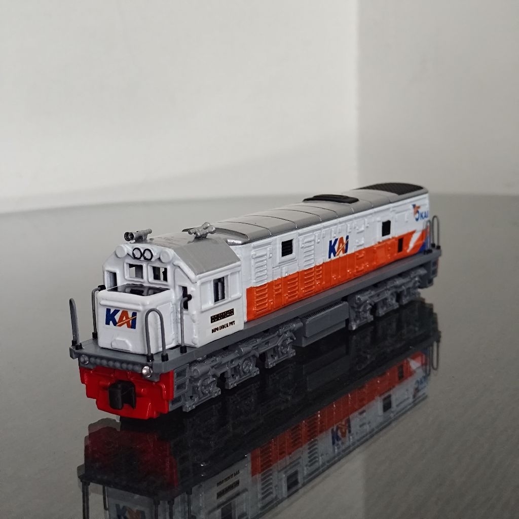 miniatur lokomotif cc201 cc 201 - HO Scale livery Putih
