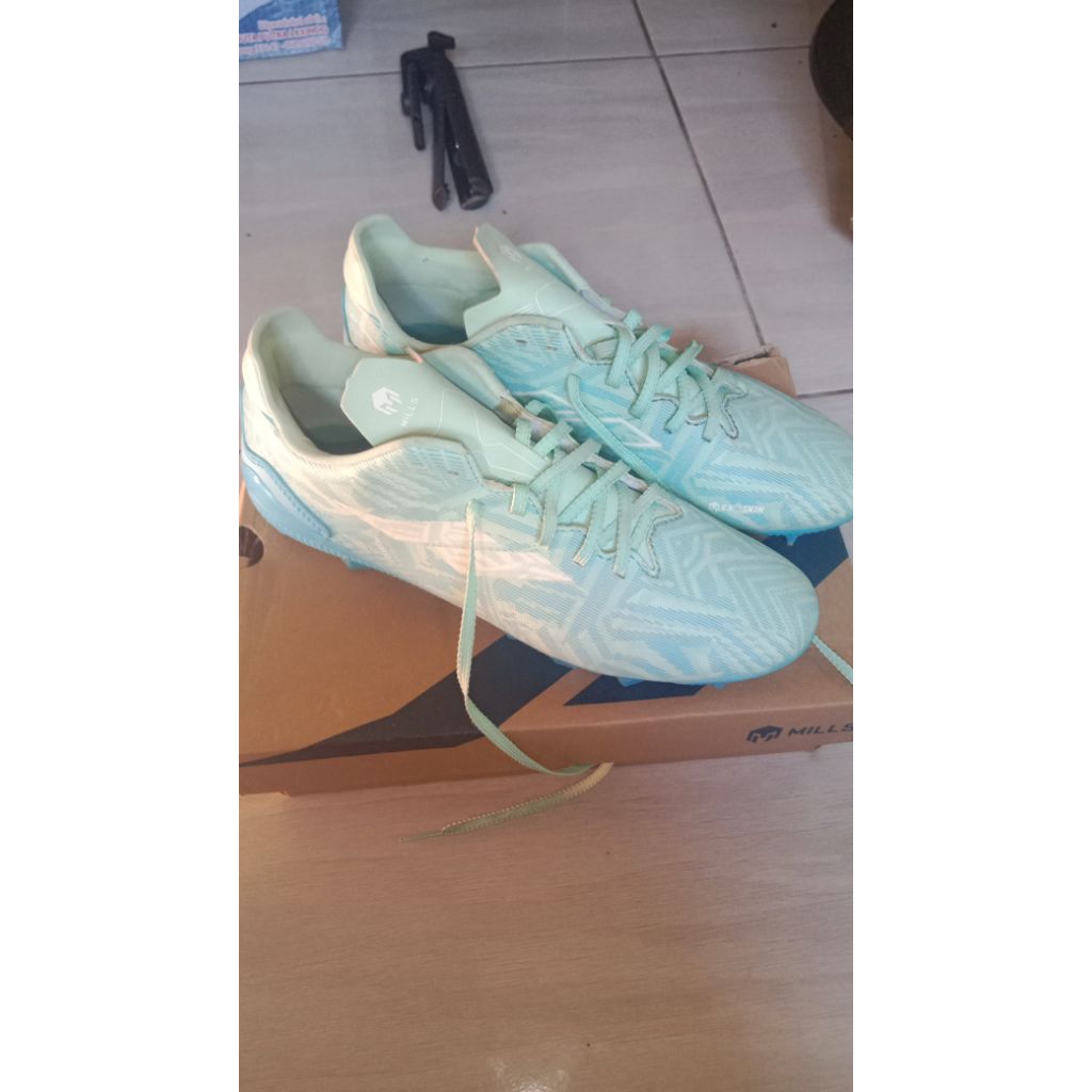 Sepatu Bola anak Mills Second Rasa baru