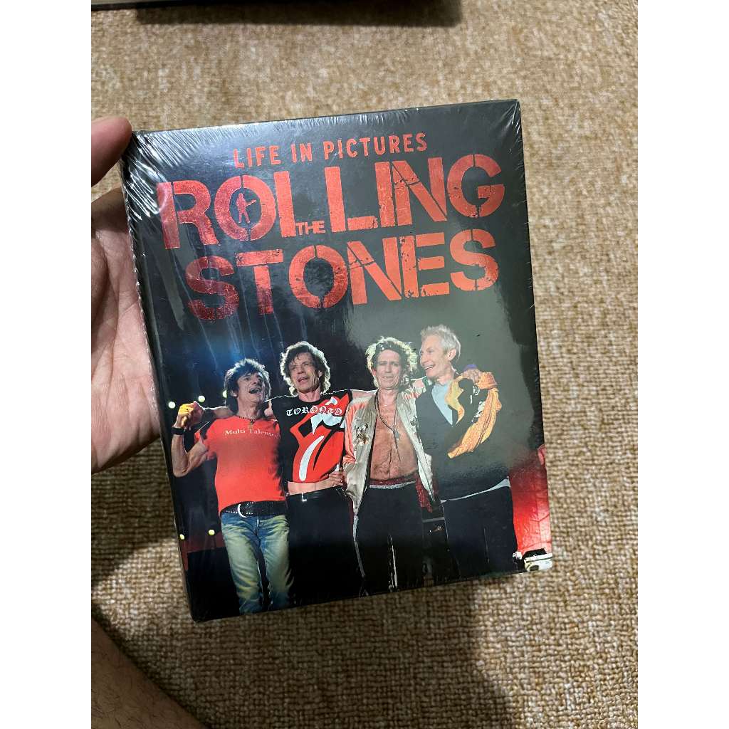 Buku Musik "The Rolling Stones Life In Pictures"