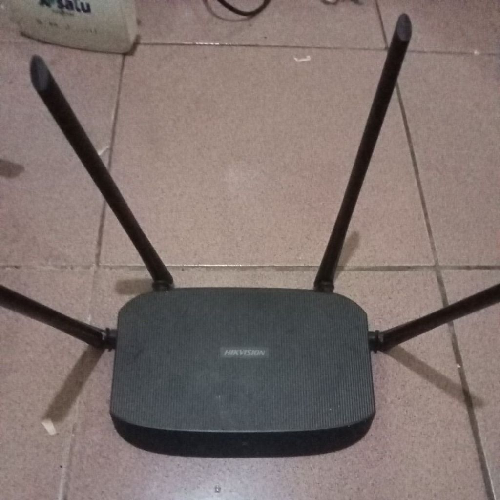 Router HIKVISION DS-3WR12C +Adaptor