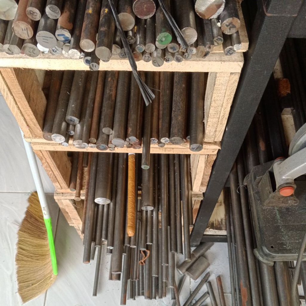 As besi batangan diameter 15mm panjang 150cm  as besi 15mm x 150cm