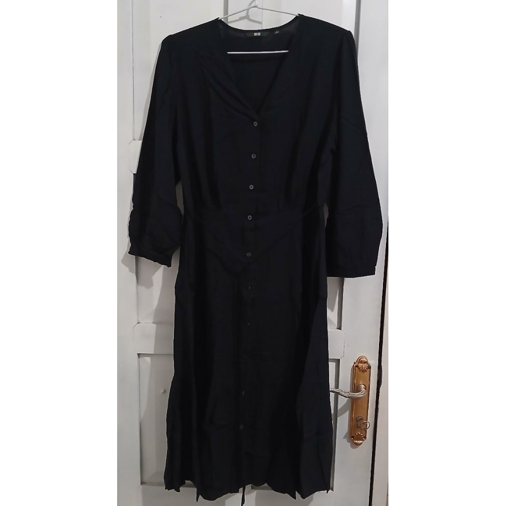 Dress hitam Uniqlo