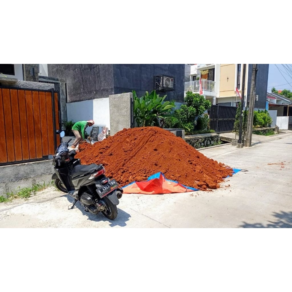 Jasa urugan tanah merah