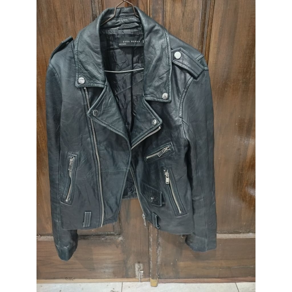 jaket Kulit model ramones merk Zara Women