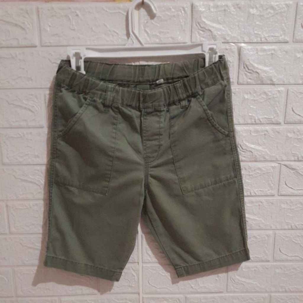 Celpen chino anak UNIQLO army size M/LP 70 P 43