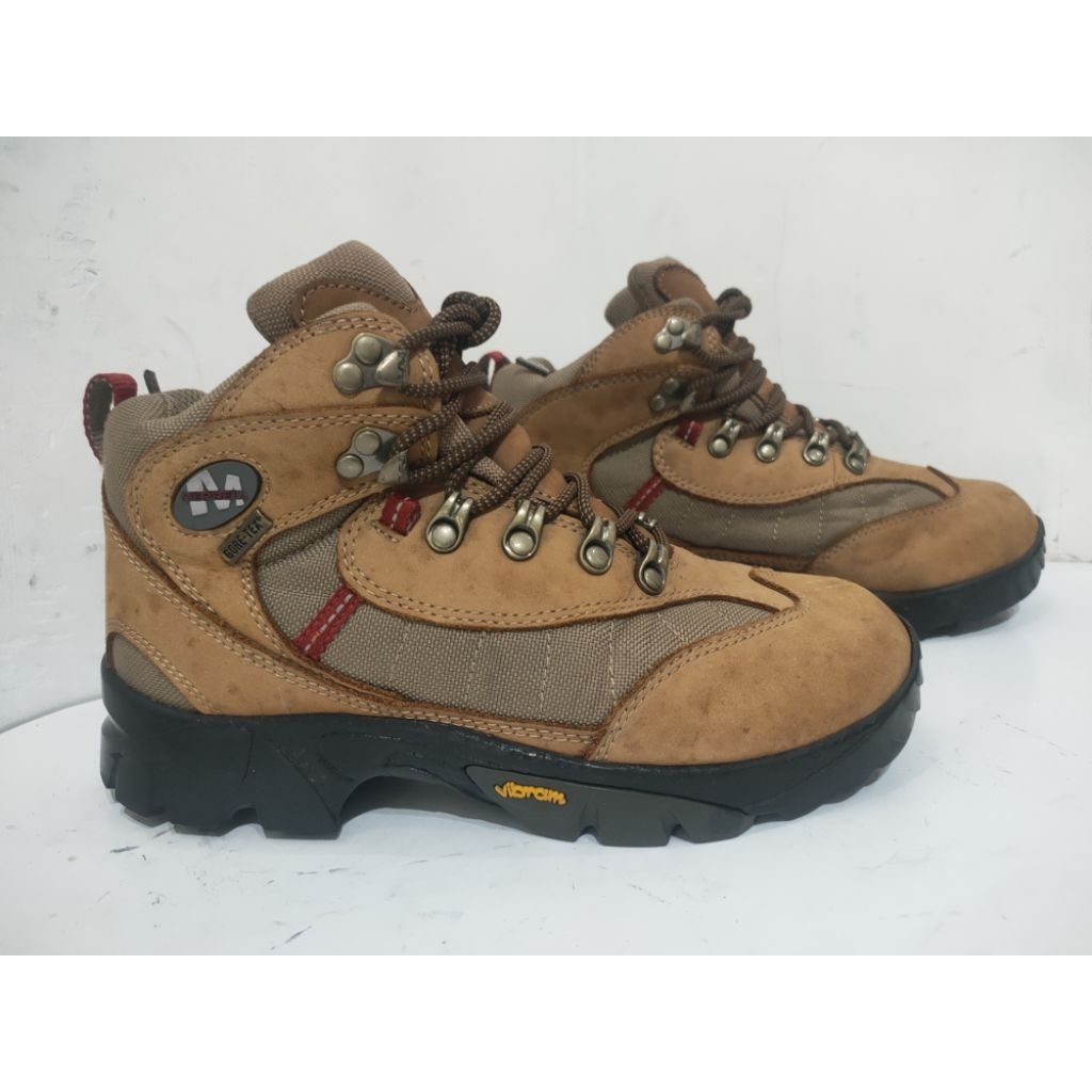 Sepatu Outdoor Hikking Merrell, Size 38