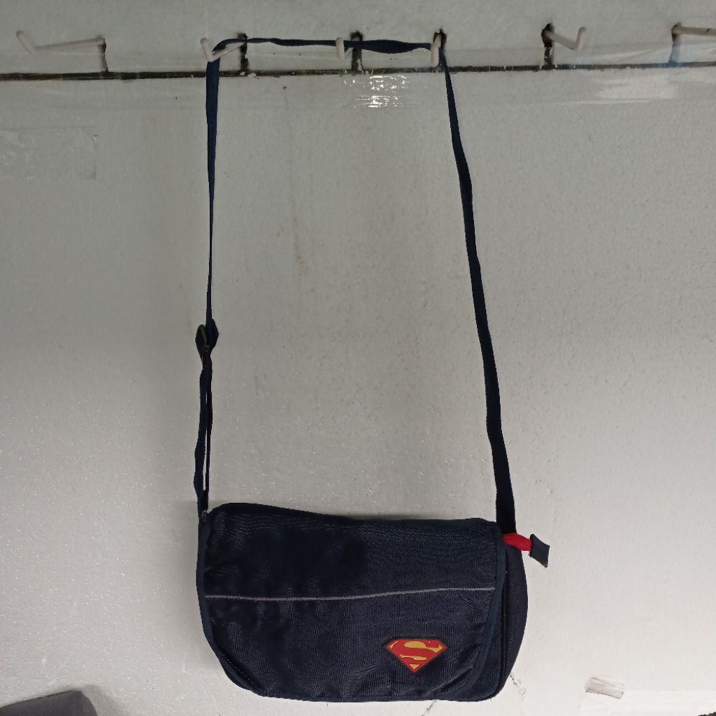SUPERMAN Sling bag - 9x35cm tinggi 24cm
