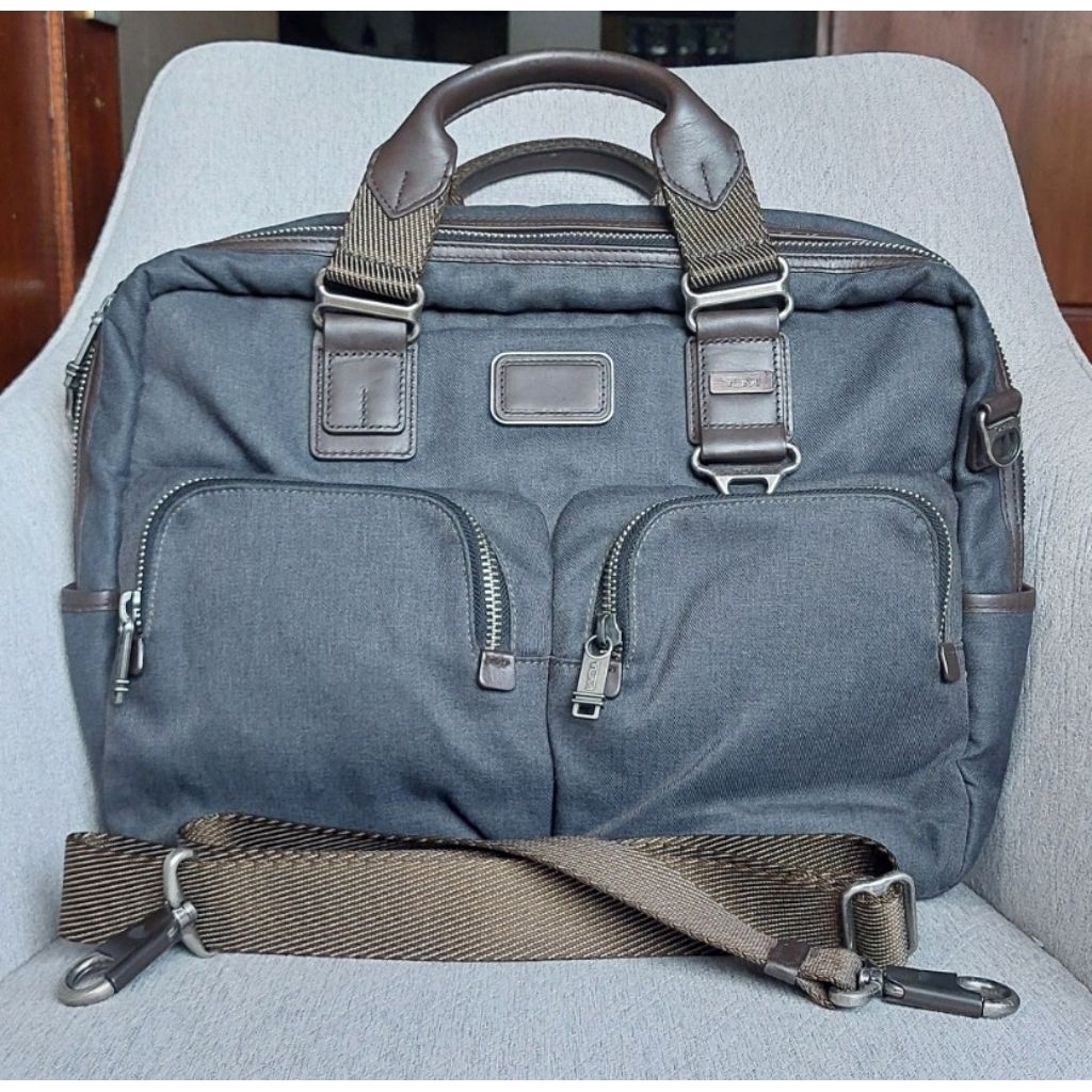 tas laptop Tumi preloved