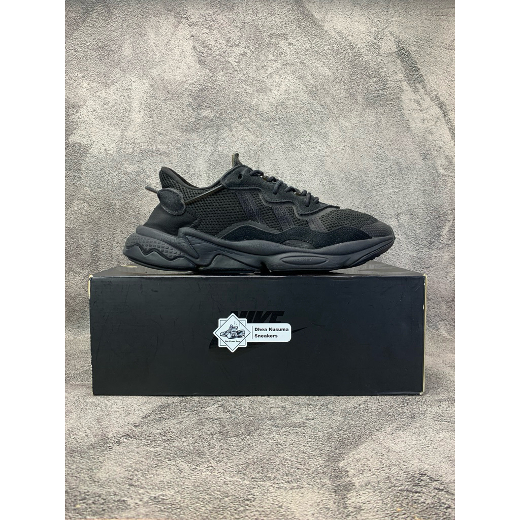 Sepatu Second  Adidas Ozweego Black  Size 44 insole 28 cm  Original Guarantee 100%