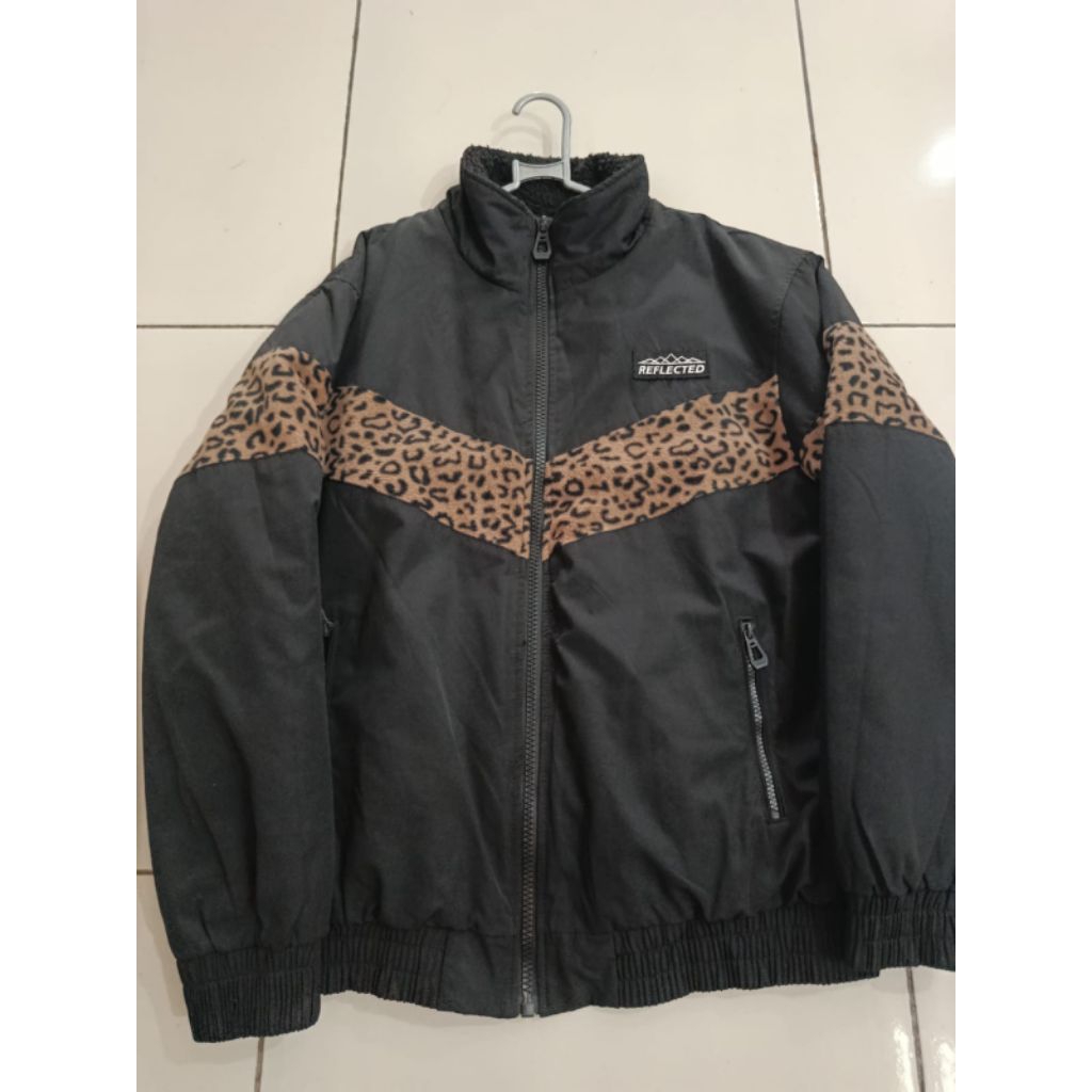 jaket WB bershka