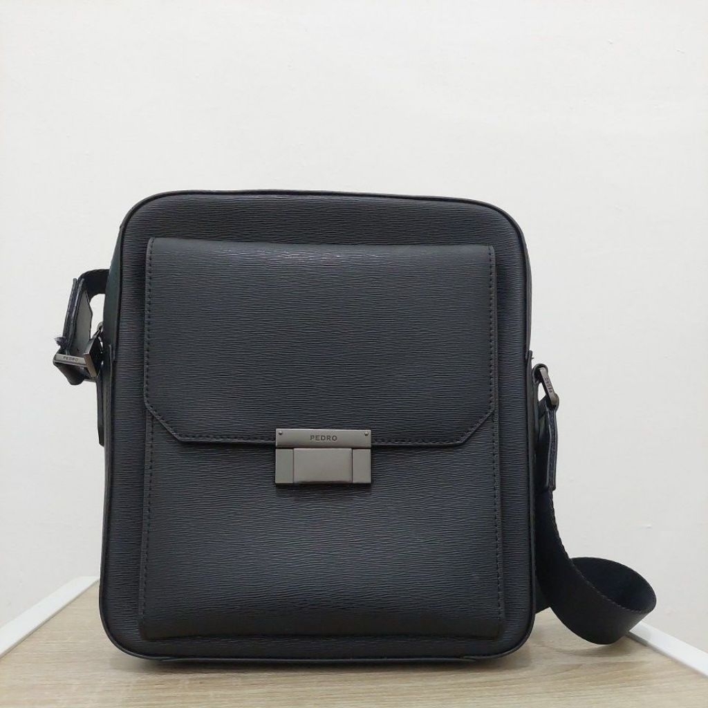 tas selempang pria preloved warna hitam