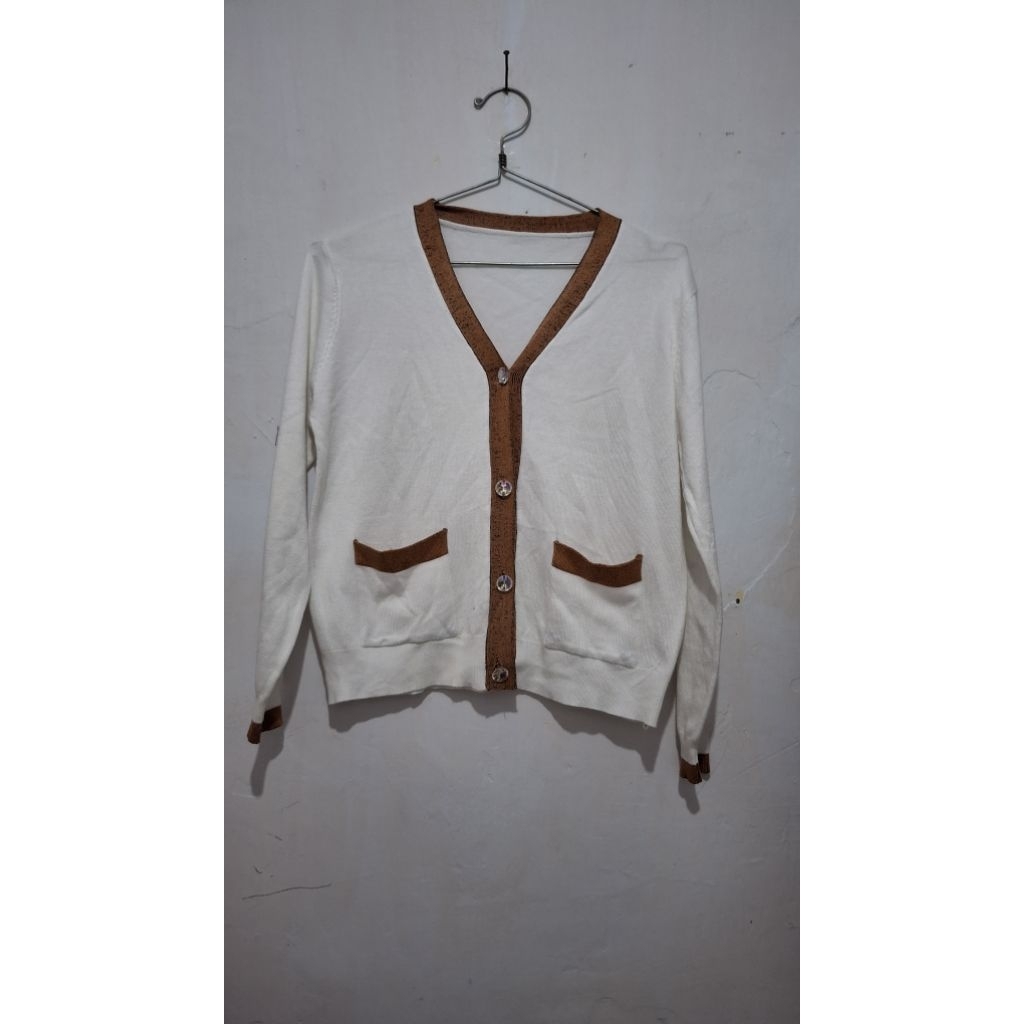 Preloved Cardigan Putih