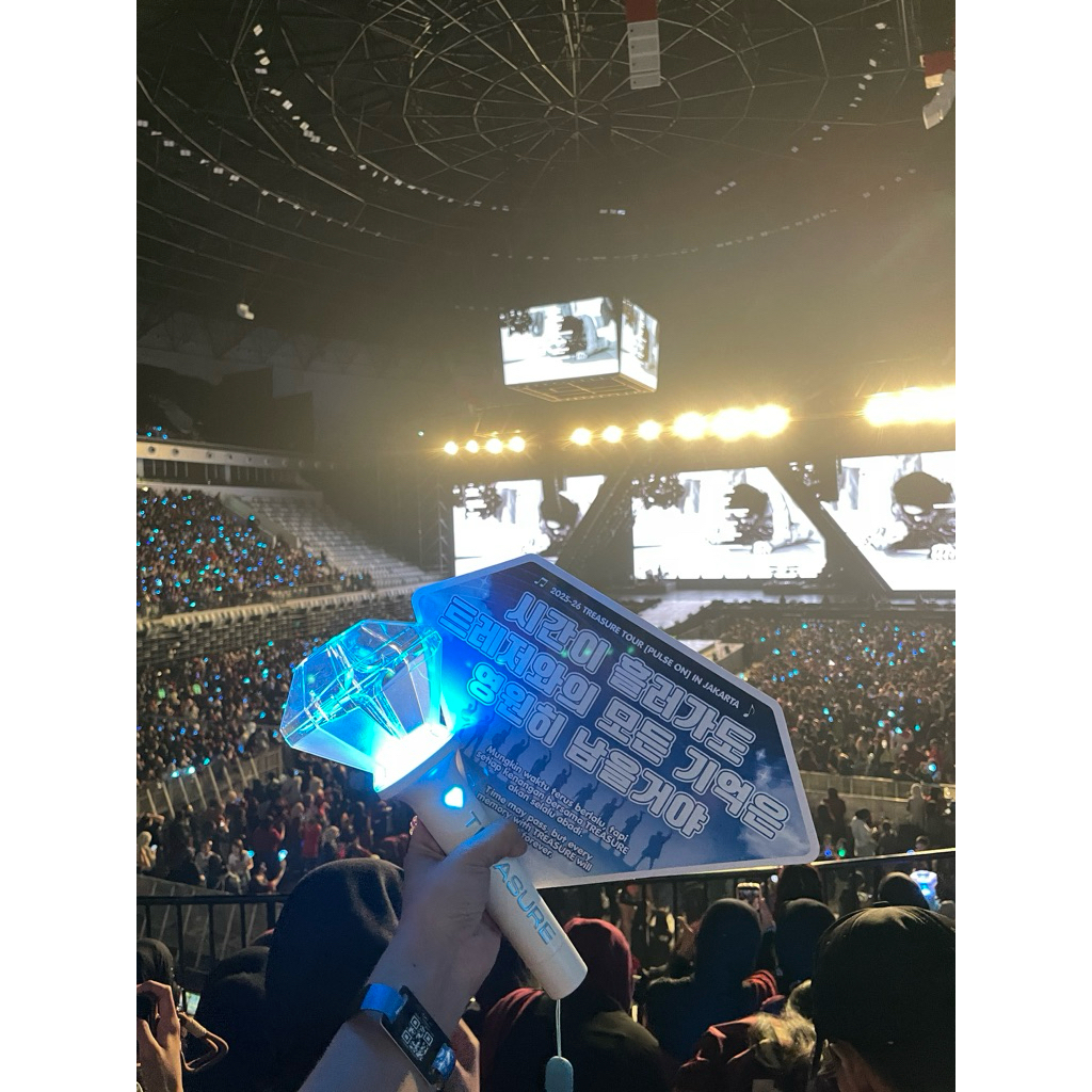 WTS/PRELOVED TREASURE OFFICIAL LIGHTSTICK VER.2