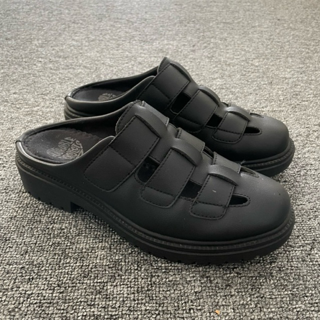 Sepatu Sandal Adorable Project