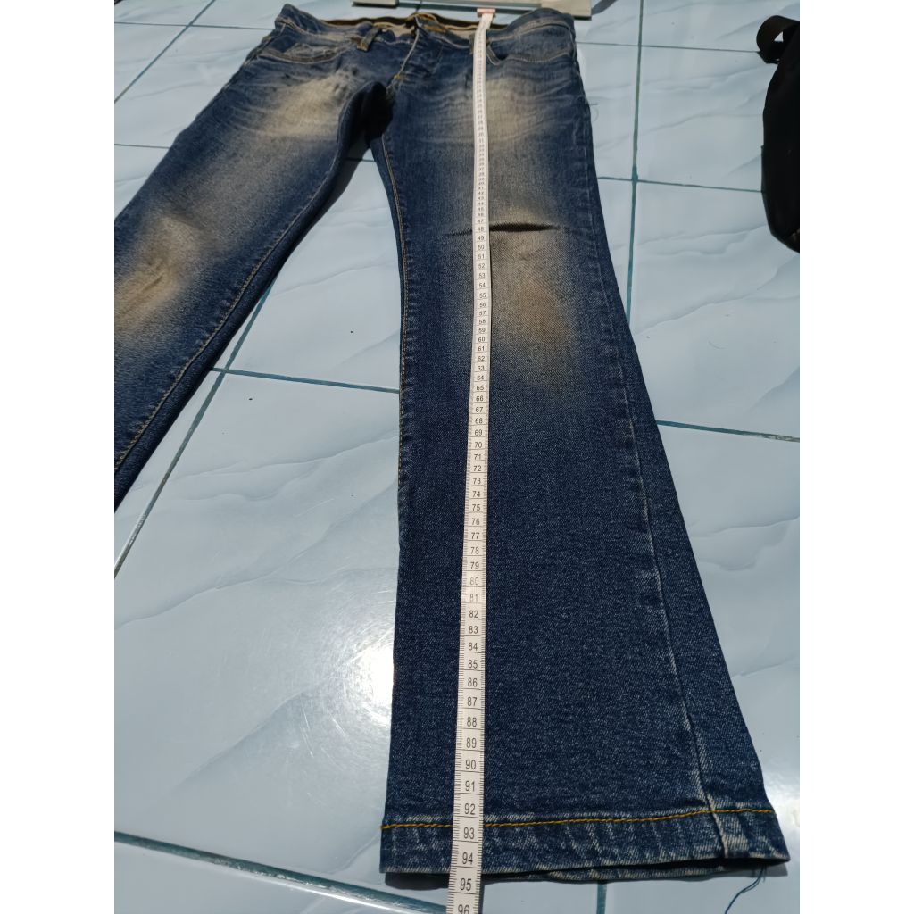 Dust jeans
