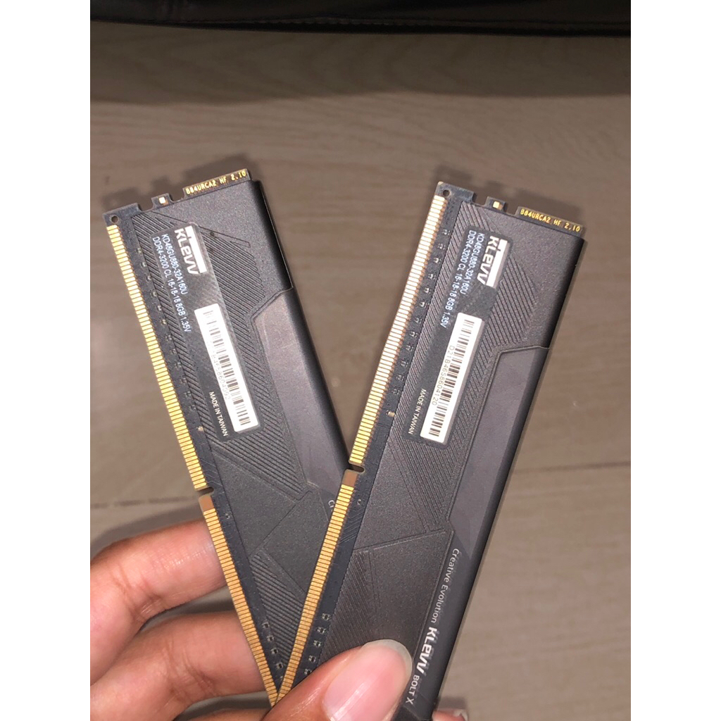 Ram klevv bolt 16gb (8x2) 3200 ddr4