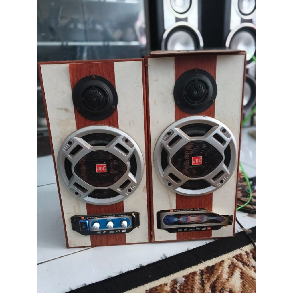 speaker JDL