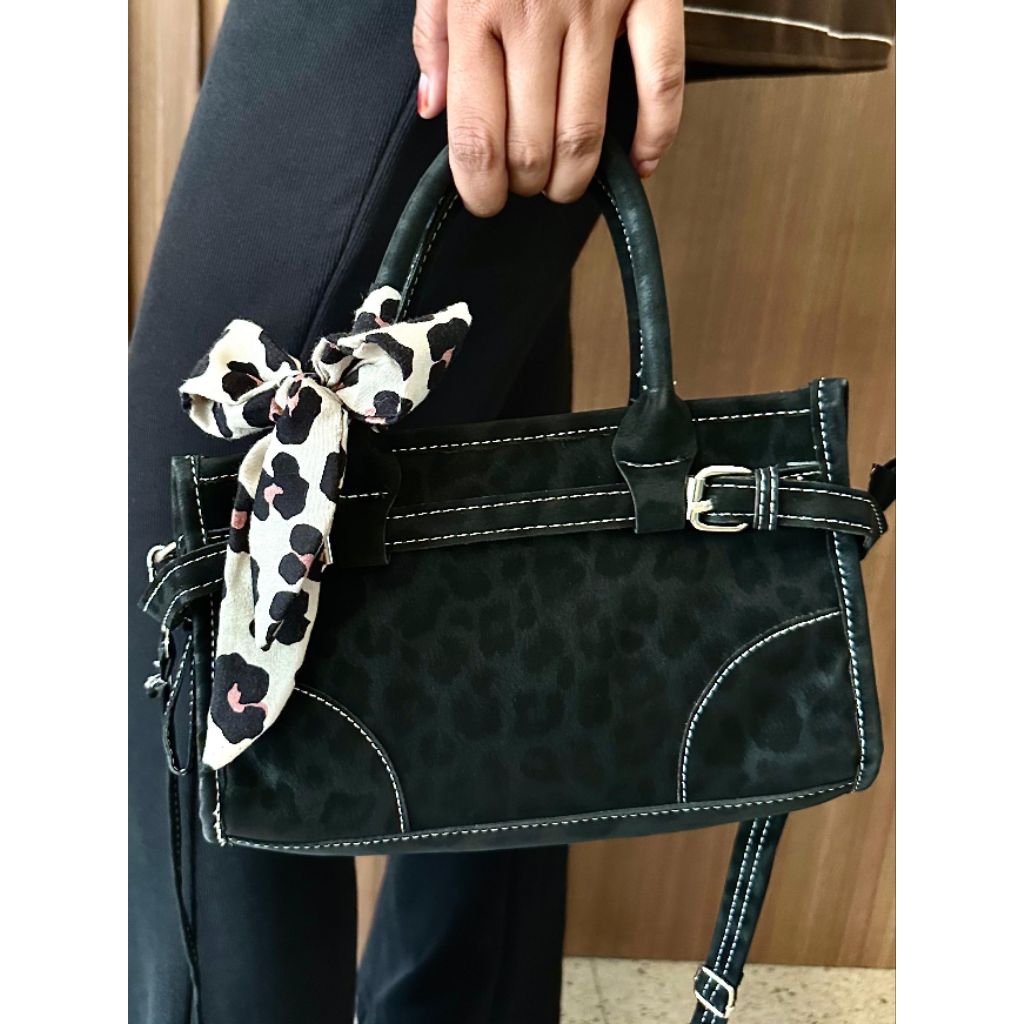 Tas selempang Leopard whisper
