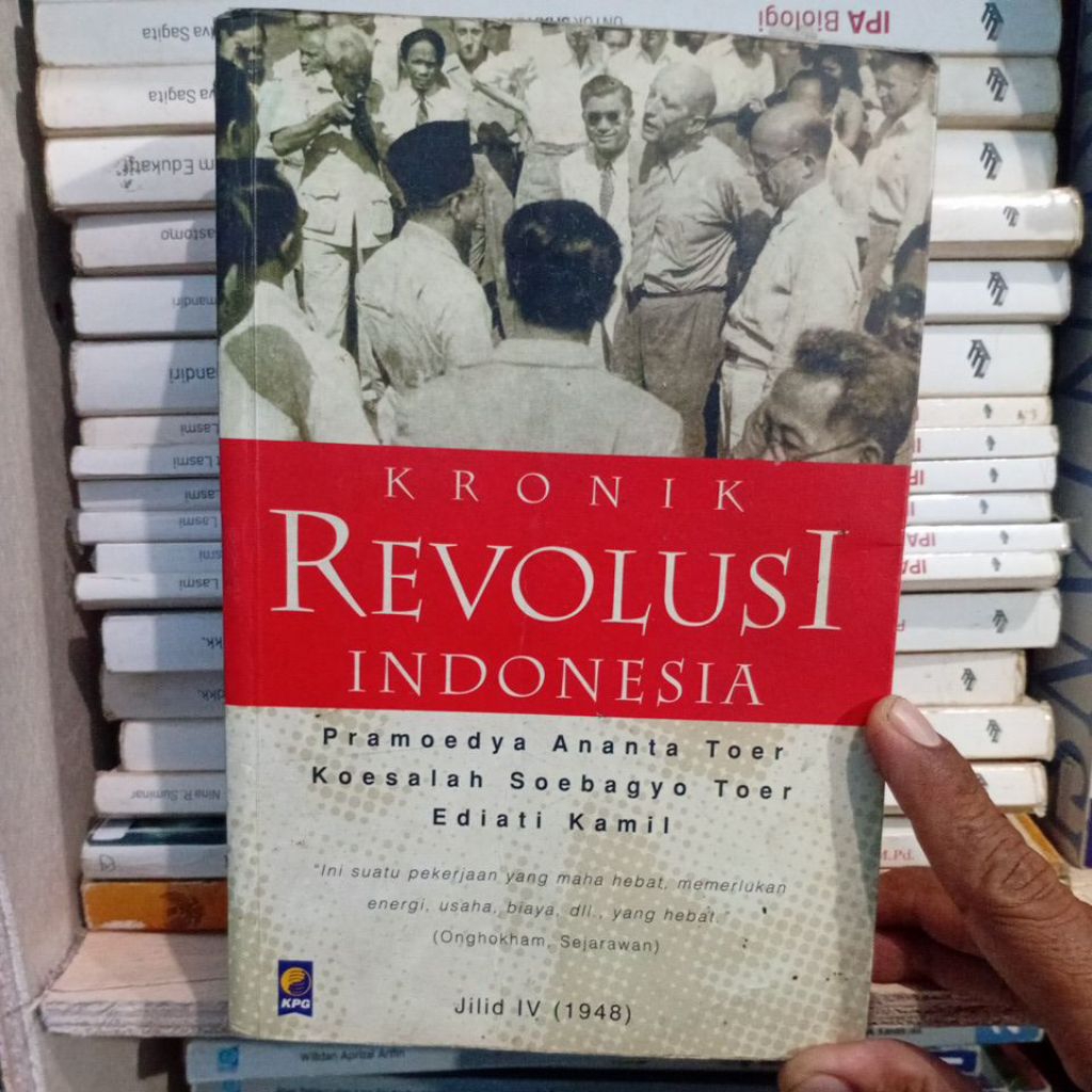 buku Kronik Revolusi Indonesia(jilid IV 1948)