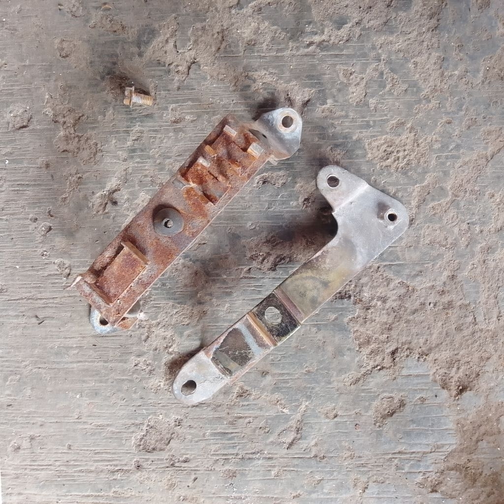 Klem breacket dudukan aki motor Honda Megapro Primus MP hiu lama original bekas copotan second