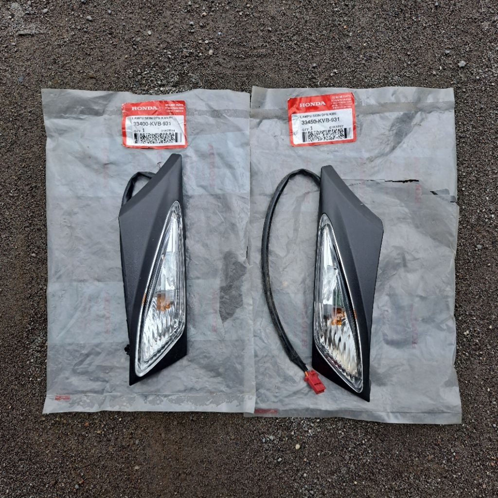 Lampu Sein Kanan kiri Depan Honda Vario Karburator 110 cw Winker Assy R/L FR 33400KVB931/33450KVB931