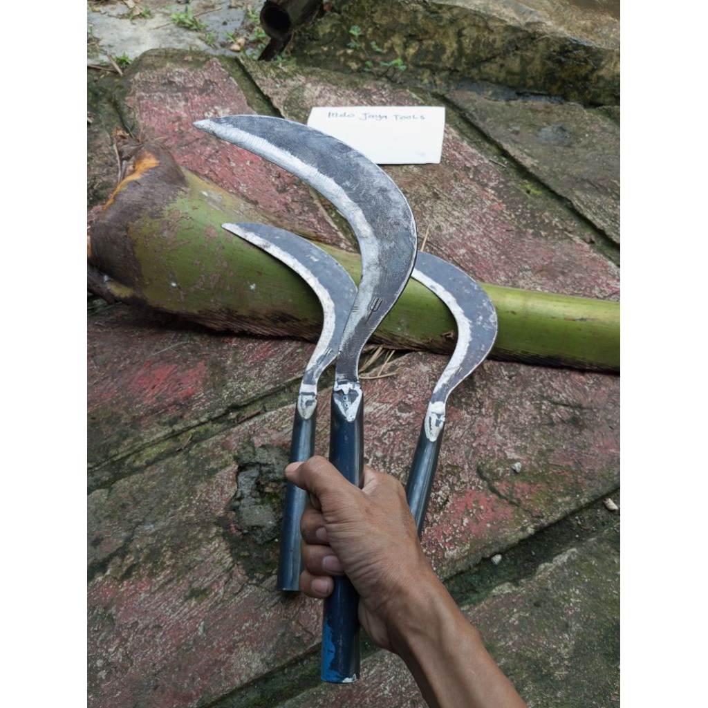 Sabit Rumput baja Cap Garpu Lokal gagang besi 40cm
