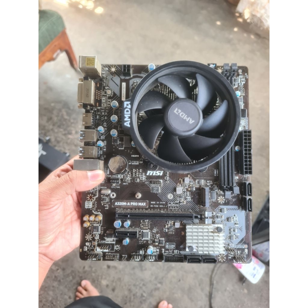 Prosesor Ryzen 5 3400G msi A320m