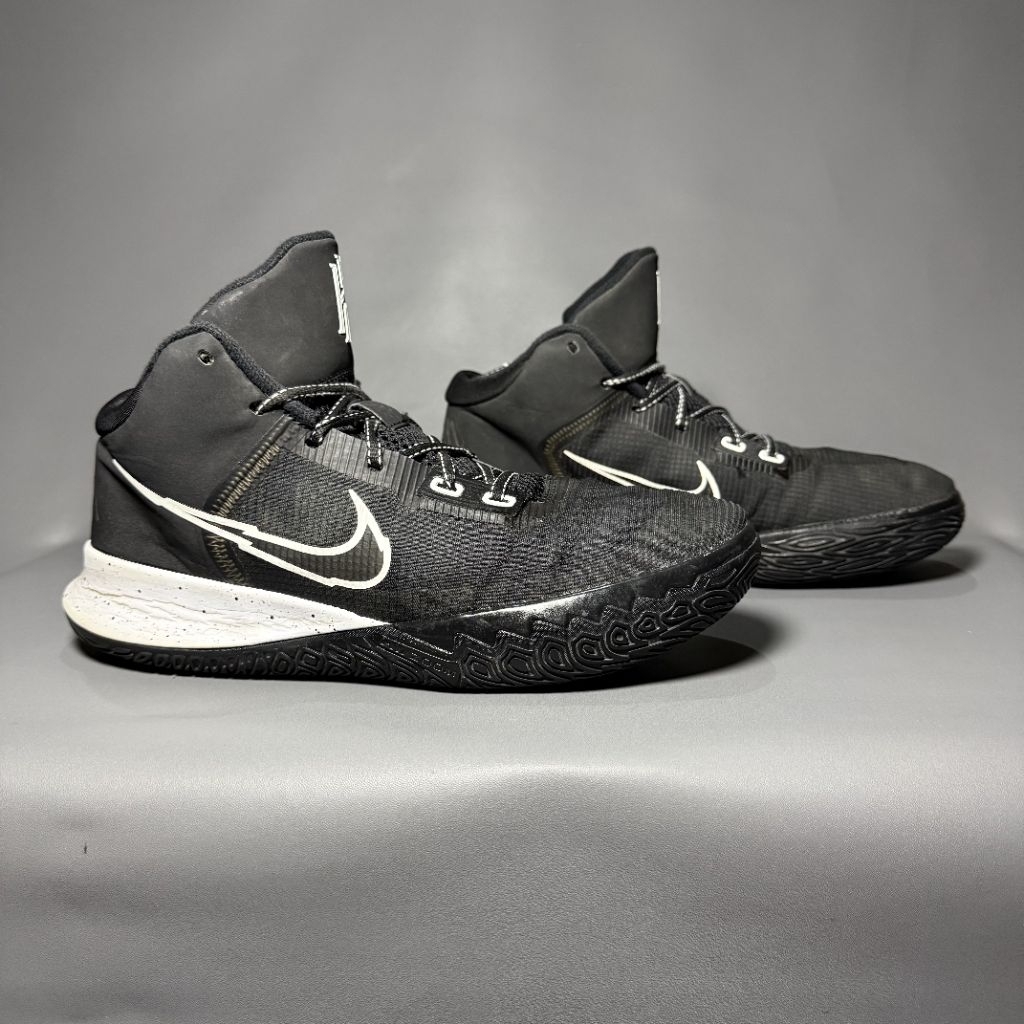 Sepatu basket voli second Nik kyire flytrap 4 , size 44 insol 28 cm