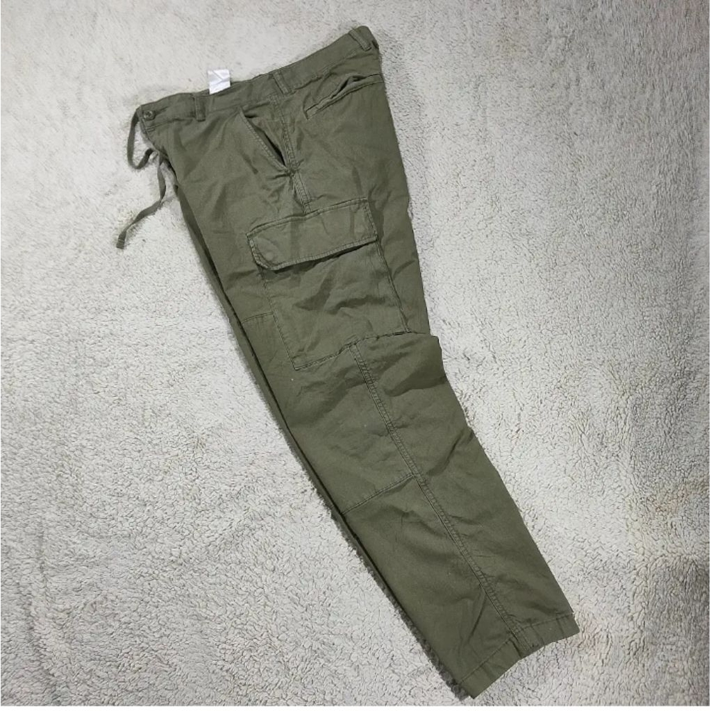 CELANA CARGO UNIQLO