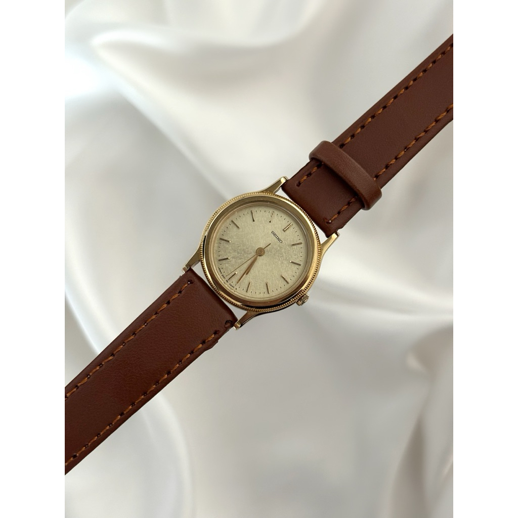 Vintage Seiko 2P21-0070 Linen Dial Dress Watch