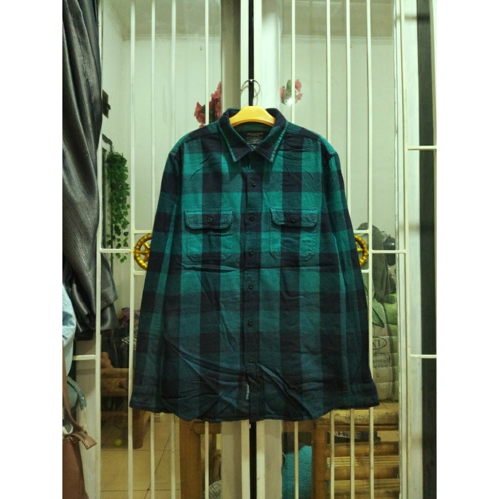 kemeja flannel american eagle pria L