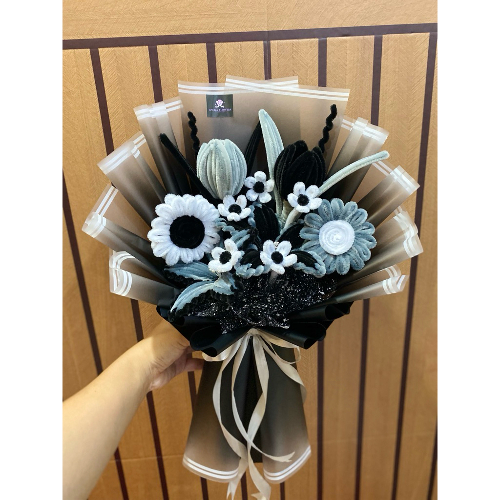 Buket bunga kawat bulu  Buket wisuda Buket hindia buket hitam putih