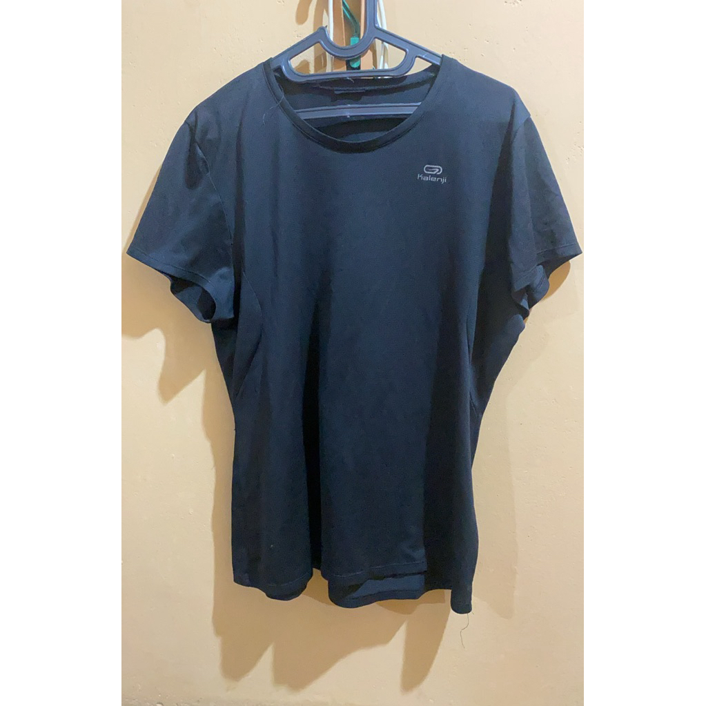preloved kaos olahraga hitam kalenji