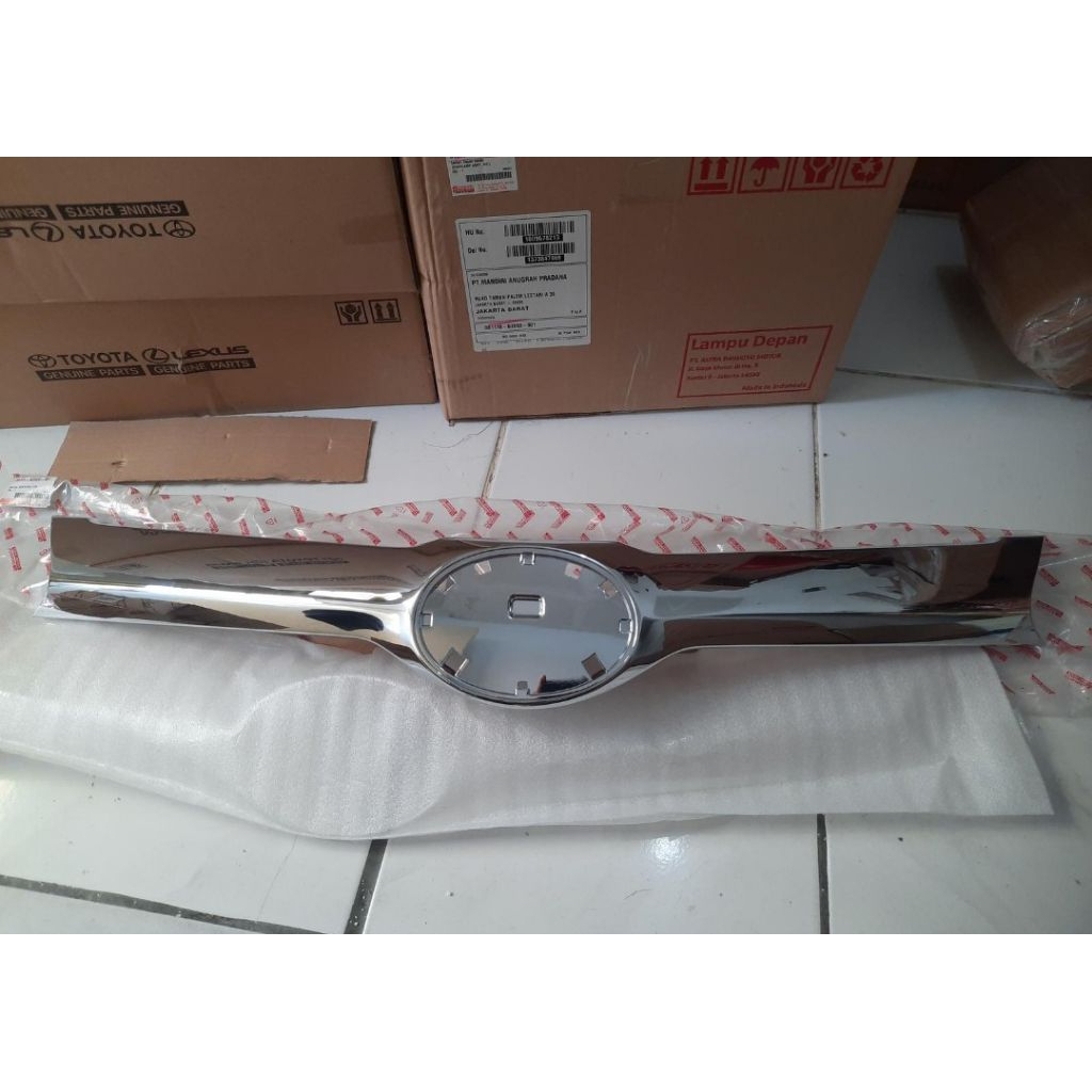 List Grill Lis Grille Chrome Avanza Veloz 2016 2017 2018 Original