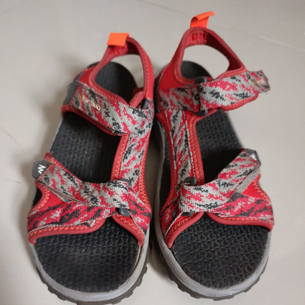 Quechua Sandal Gunung Anak sz 36