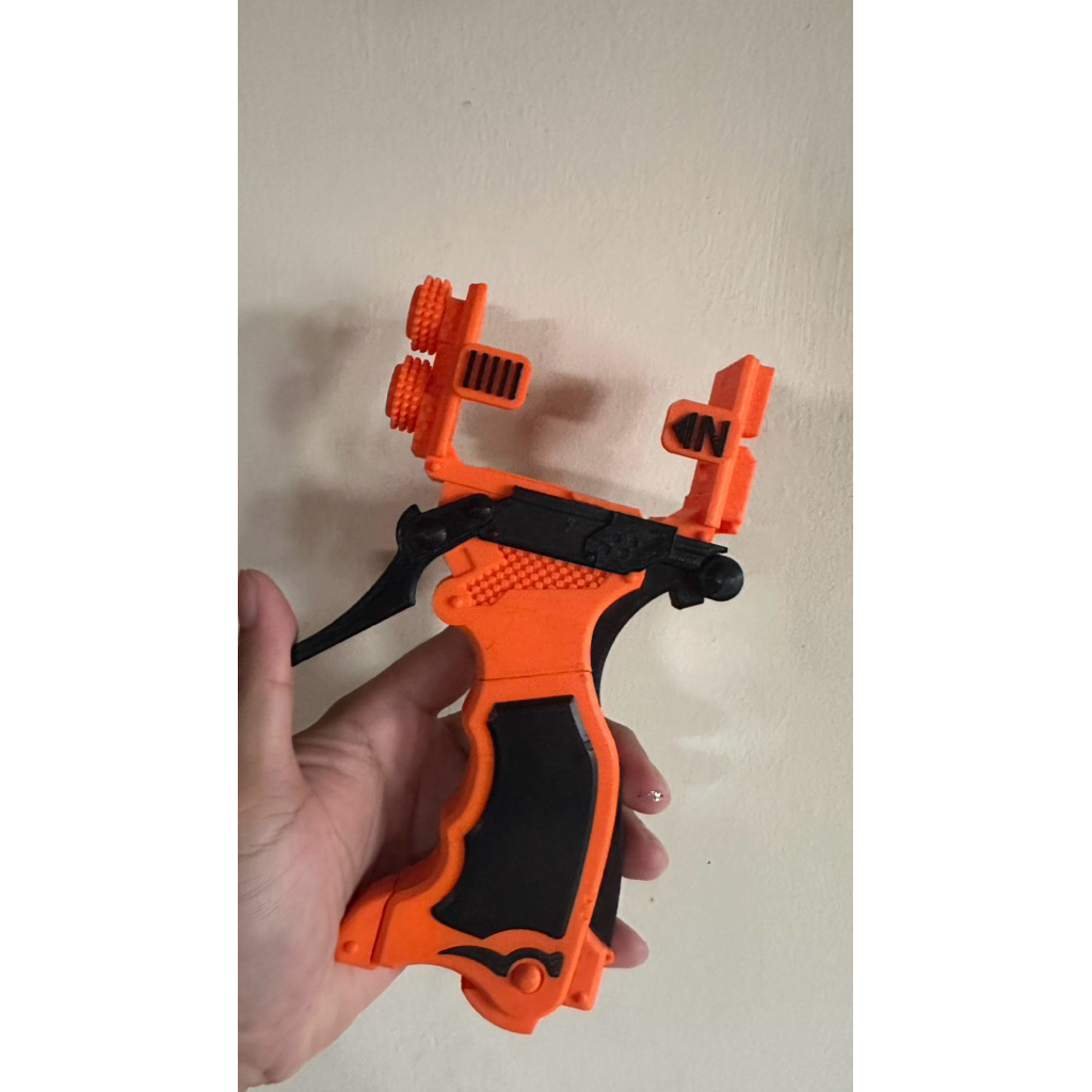BAKUTEN GRIP LAUNCHER BEYBLADE X