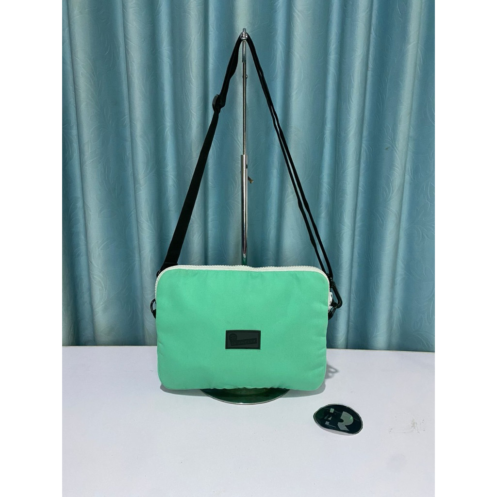 Crumpler the milonas sling bag