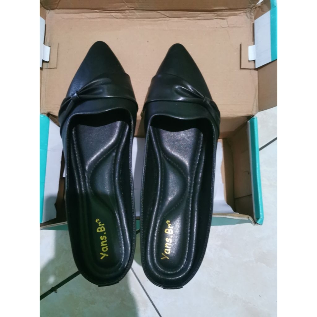 FLAT SHOES HITAM