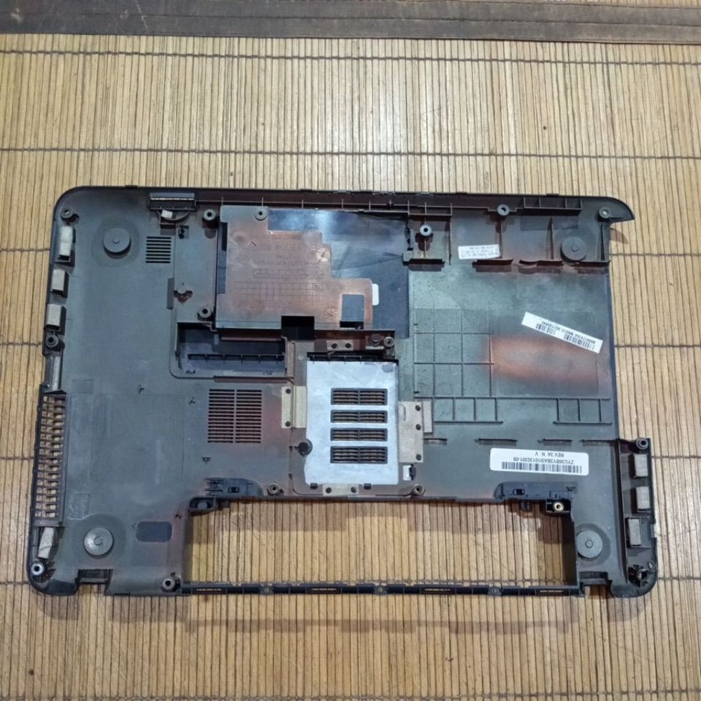 Casing Bawah Bottom Case Toshiba C800 C840 C800D
