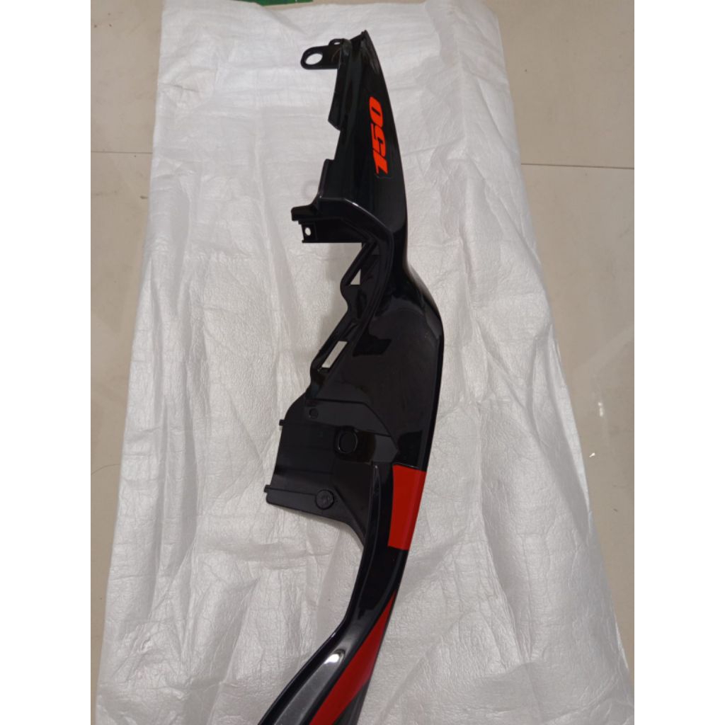 body belakang rangka motor kiri Suzuki GSX 150 R original suzuki