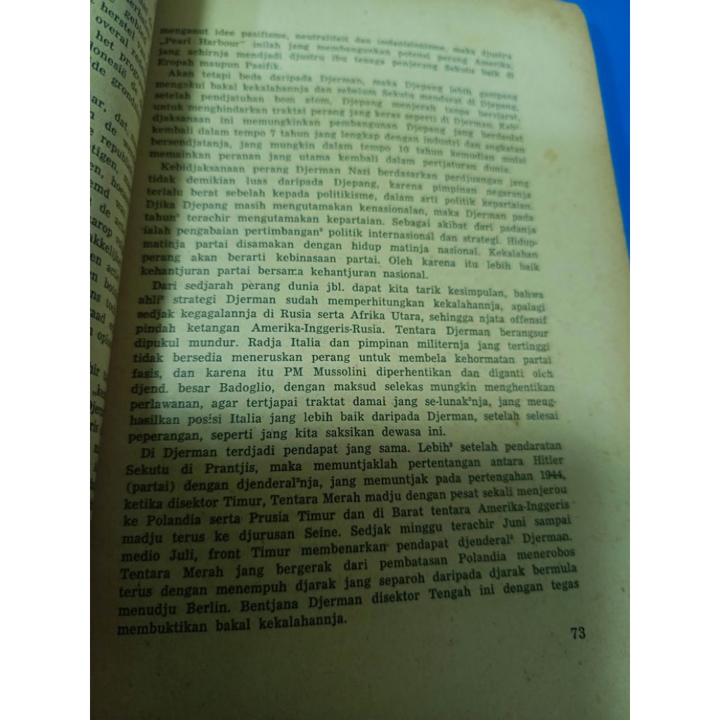 Tjatatan Tjatatan sekitar Politik Militer Indonesia