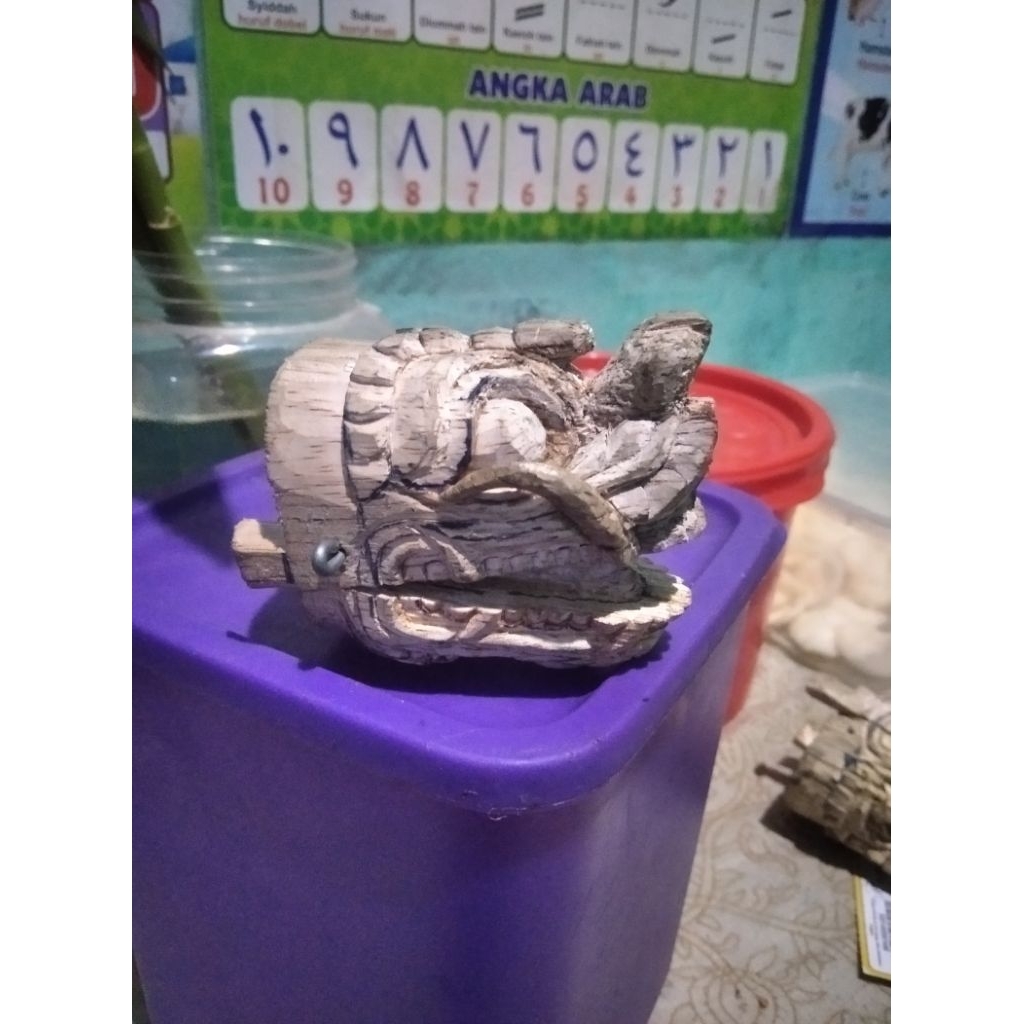 miniatur Kucingan siung gantung