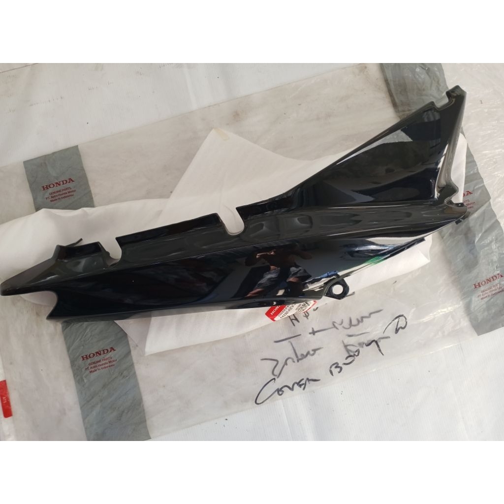 Cover Body Kanan Honda SUPRA X XX V FIT lama Hitan Original baru AHM
