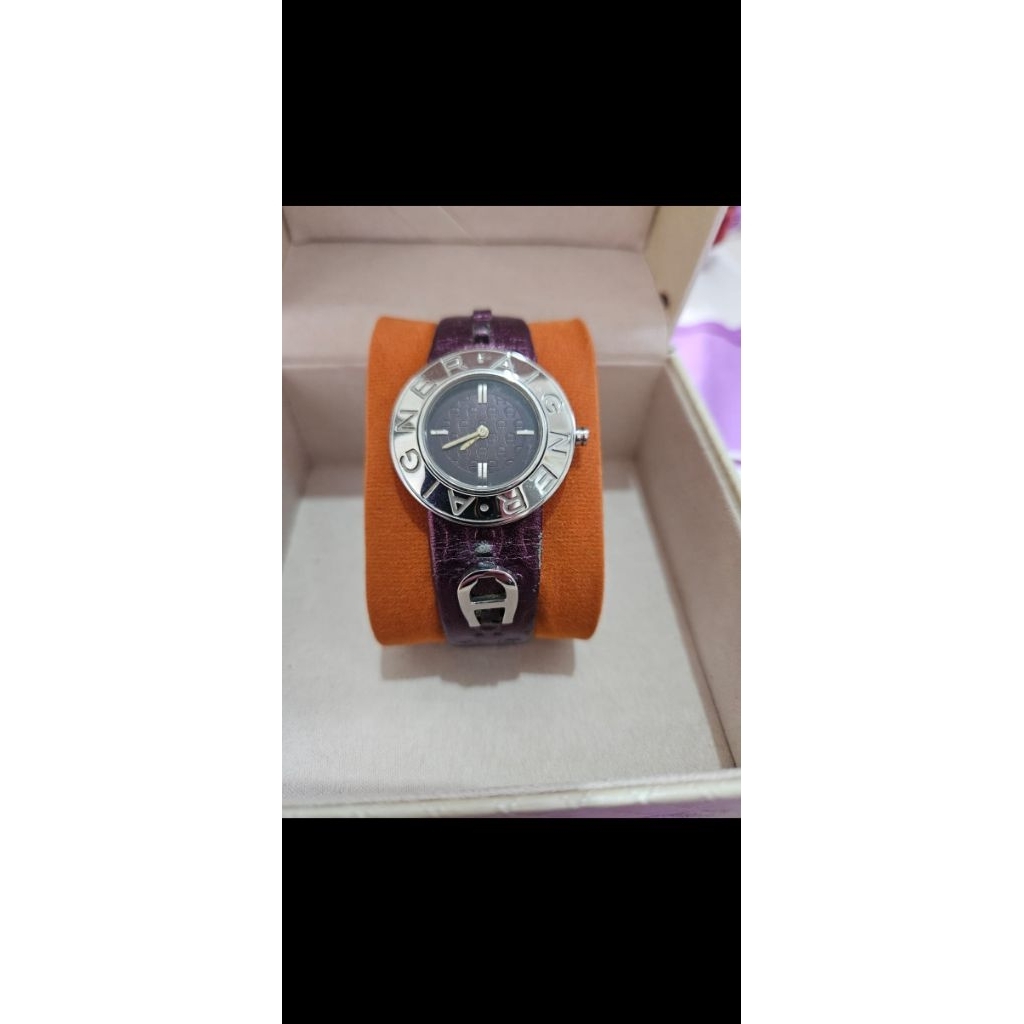 Jam Aigner wanita