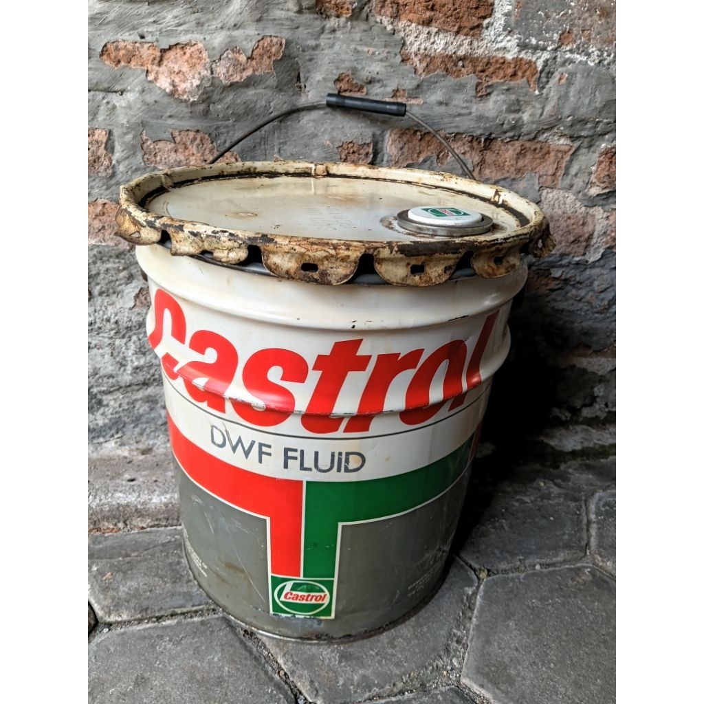 Kaleng oli jadul/kaleng oli lawas