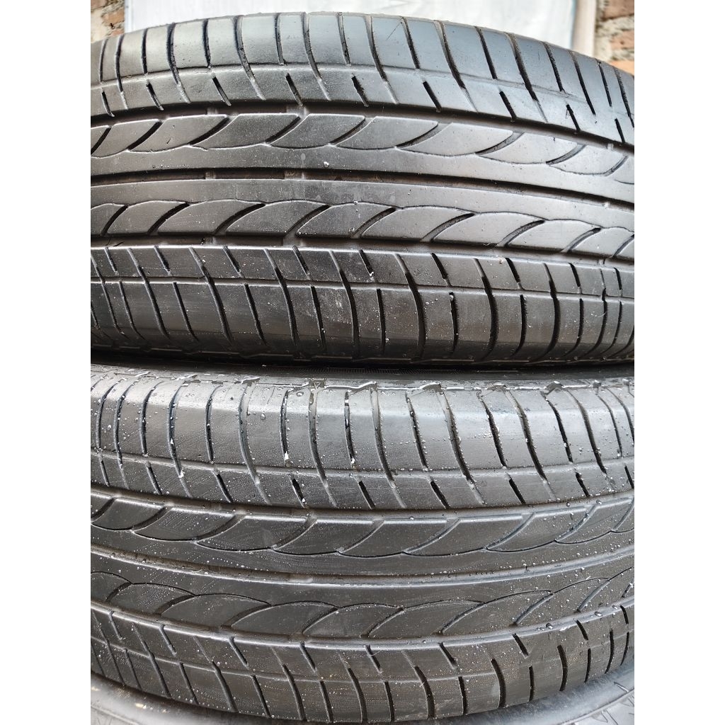 Ban. 185/70 R14 Merk Bridgestone B250