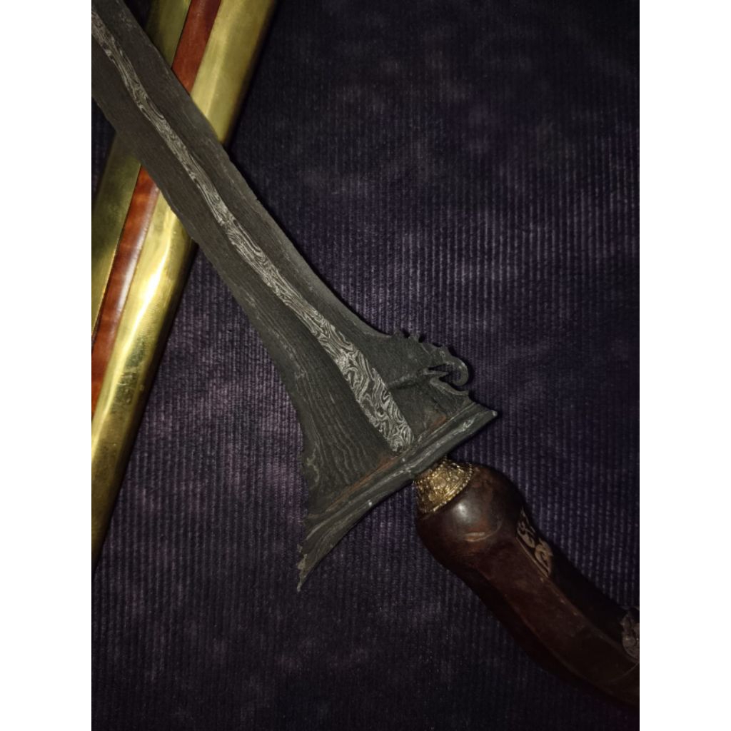 KERIS SEPUH TUMENGGUNG PAMOR DADUNG MUNTIR KERIS SEPUH BERSLOROKKERIS SEPUH TUMENGGUNG PAMOR DADUNG 