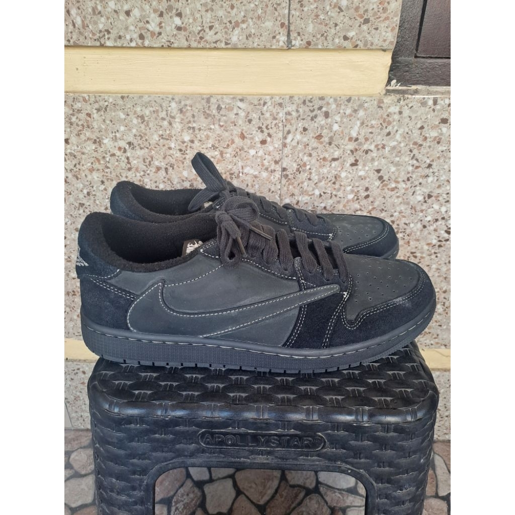Sepatu Air Jordan Low Travis Scott Size 46 Original.