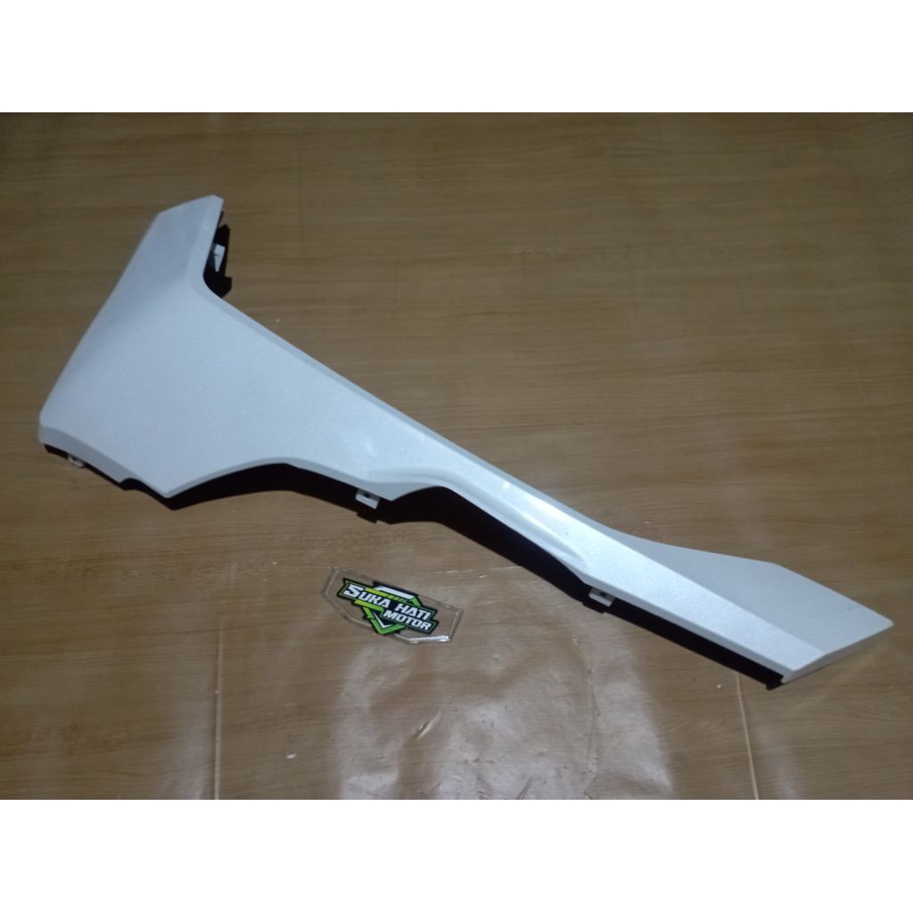 Cover samping bawah sirip PCX 160 New Gen 2 Kiri Original.
